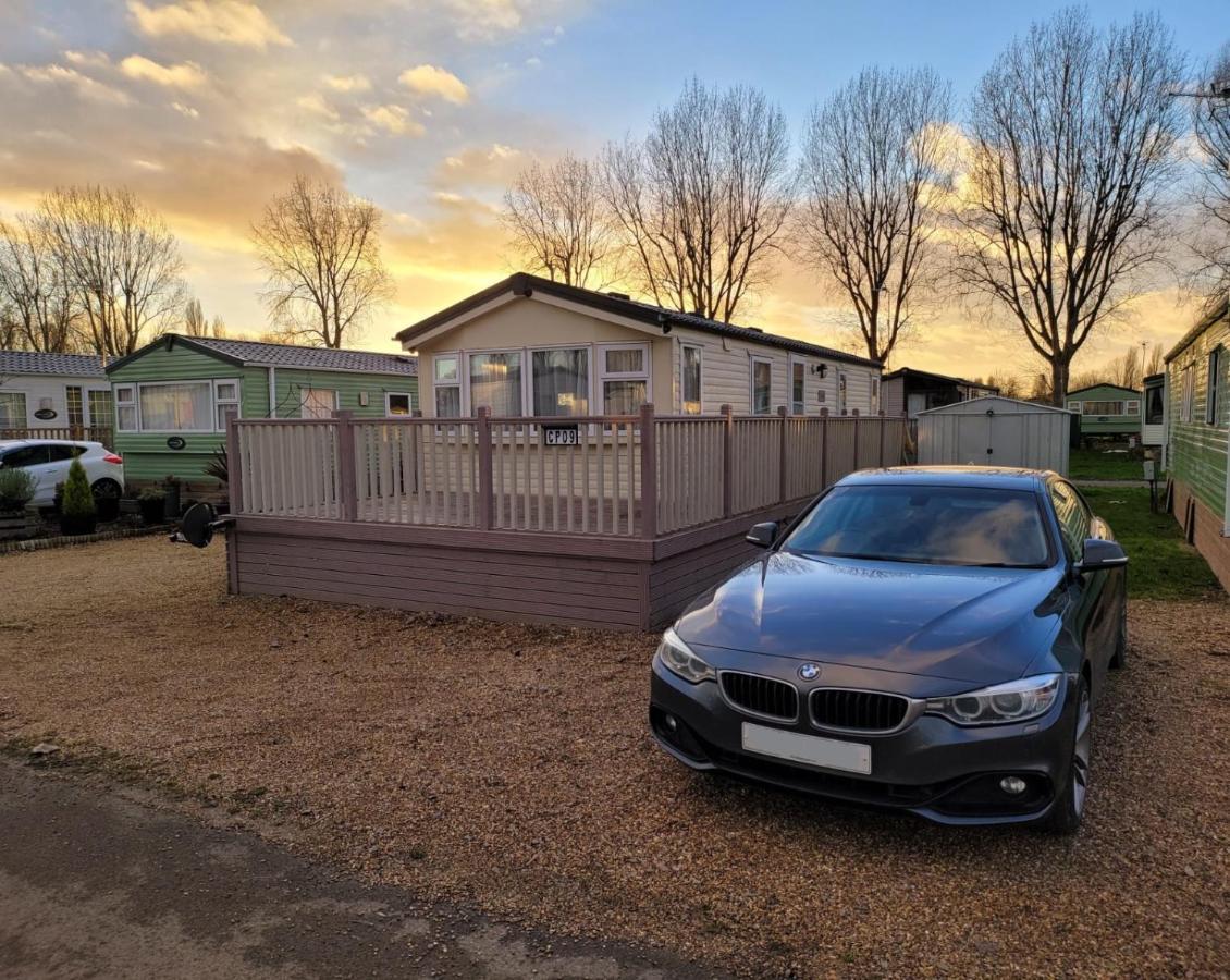 Lovely Static Caravan At Billing Aquadrome Holiday home Northampton